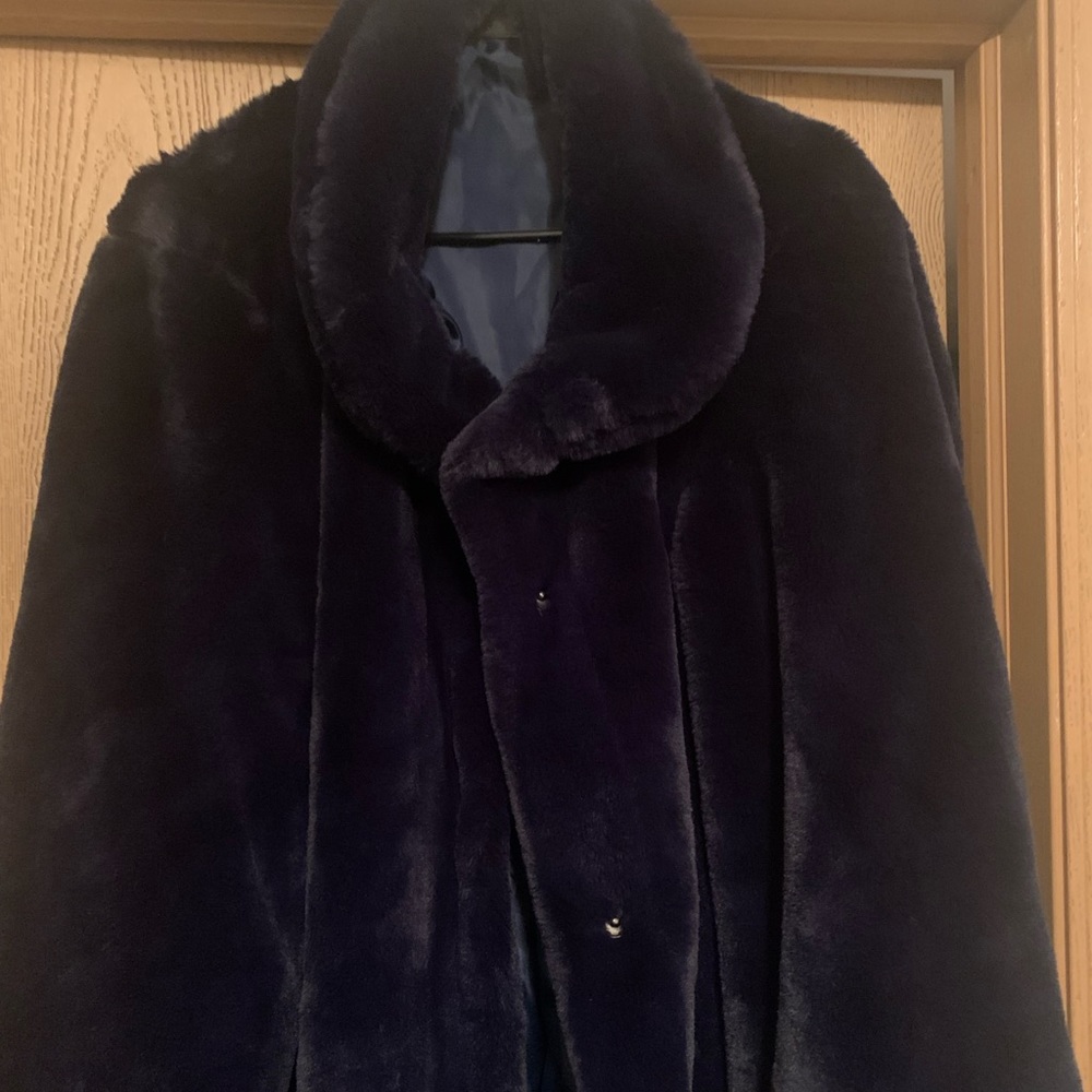 NWOT Faux Fur Coat, Size L